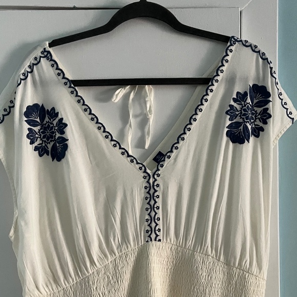Old Navy Smocked Waist Top with Embroidery, XL Tall - Picture 6 of 8